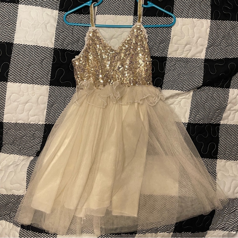 Gold sparkly dress- around a 4/5 girls